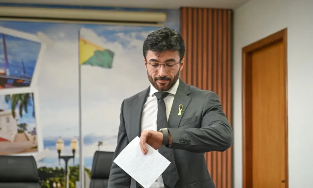 Zé Lopes sugere desconto salarial a vereadores que atrasam sessões na Câmara