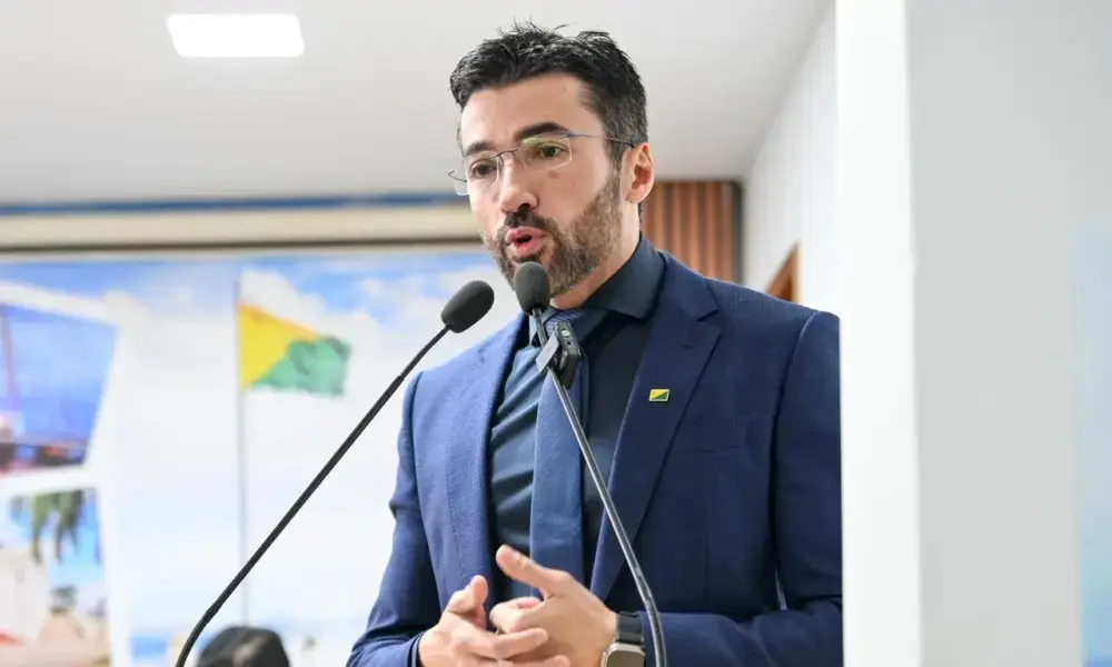Zé Lopes denuncia atraso em rescisões de quase 200 ex-servidores da Prefeitura