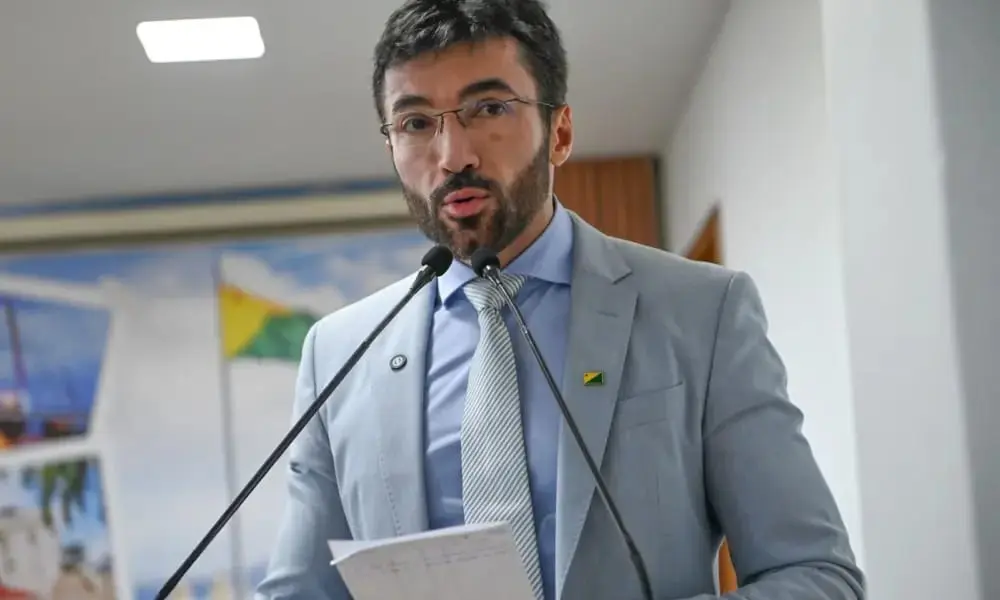 Vereador Zé Lopes detona transporte público de Rio Branco e exige licitação urgente após acidente com ônibus da Ricco