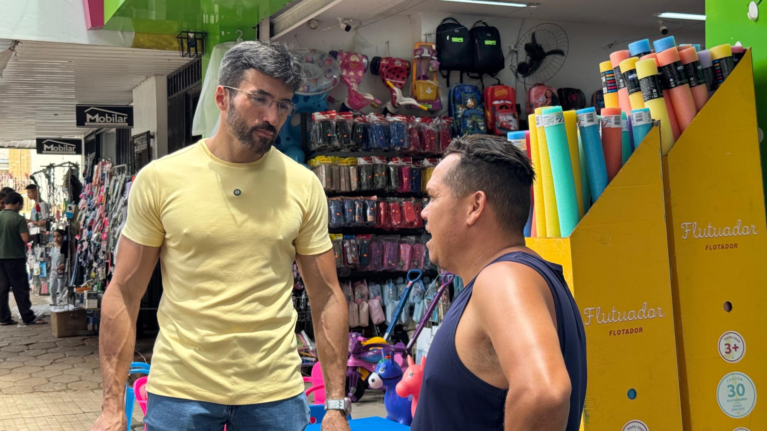 Comerciantes cobram solução para piso que cede há 2 anos no calçadão de Rio Branco; Zé Lopes pede providências