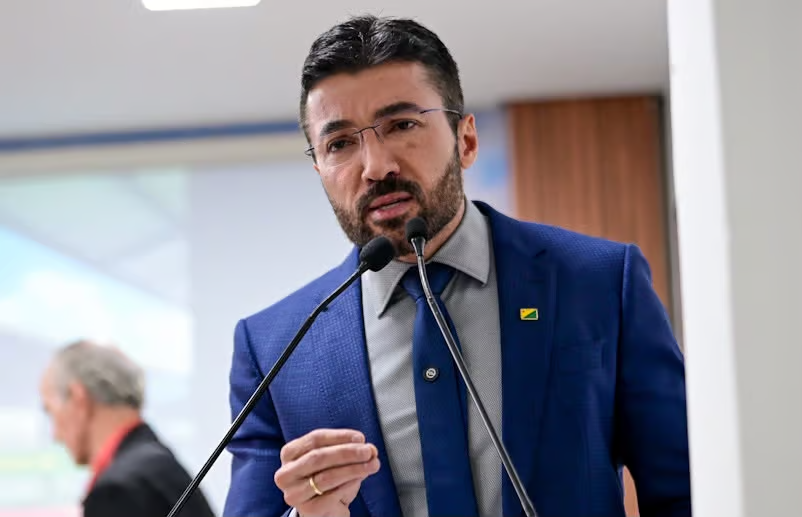 Crise do transporte coletivo prejudica trabalhadores e alunos, diz Zé Lopes
