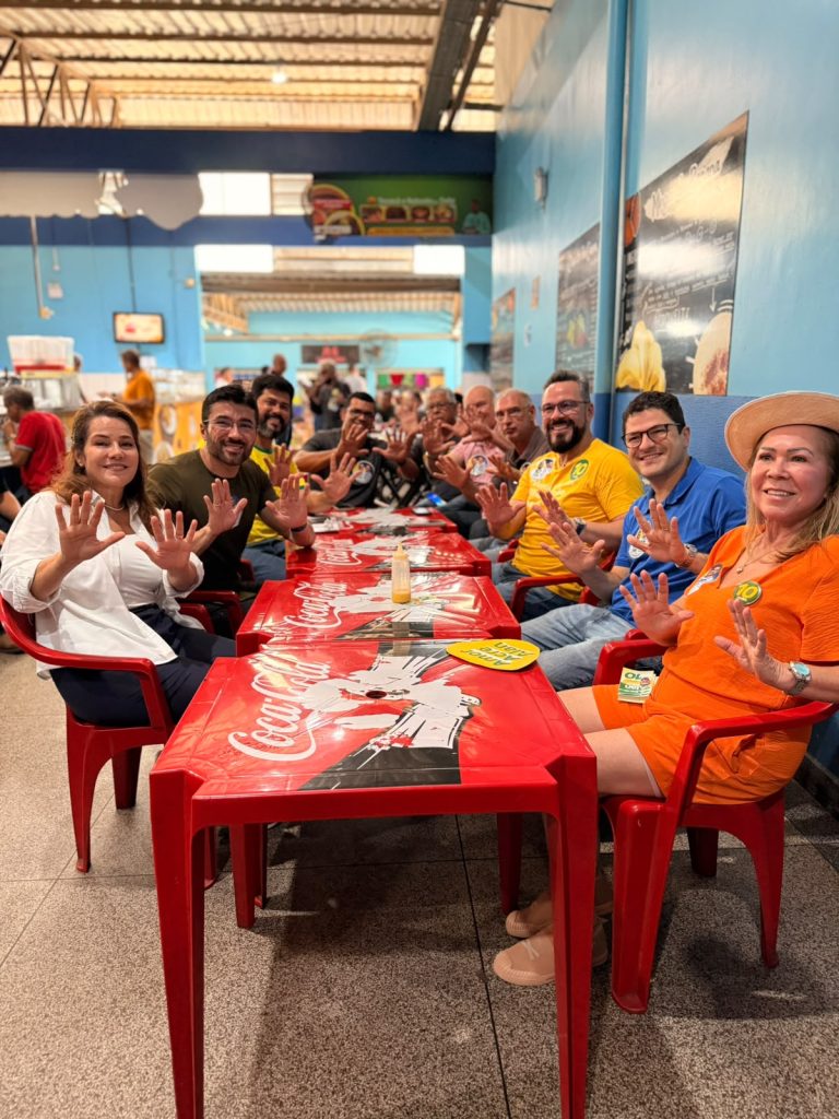 Zé Lopes visita Mercado do Bosque com Alan Rick e reafirma apoio ao candidato no 2º do turno